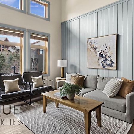 Mountain Loft Retreat, Heated Pool & Hot Tub, Ug Parking, Balcony, Wifi! Apartment Canmore Bagian luar foto