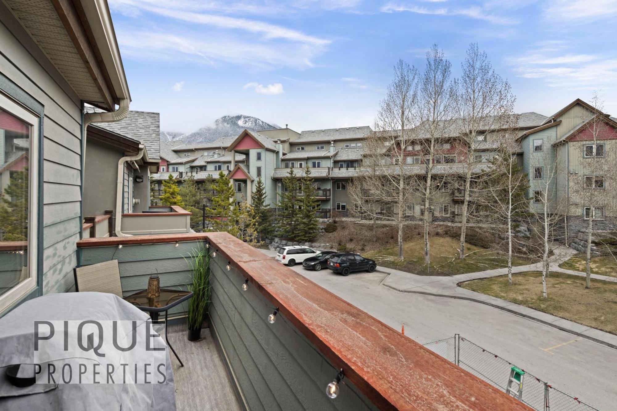 Mountain Loft Retreat, Heated Pool & Hot Tub, Ug Parking, Balcony, Wifi! Apartment Canmore Bagian luar foto
