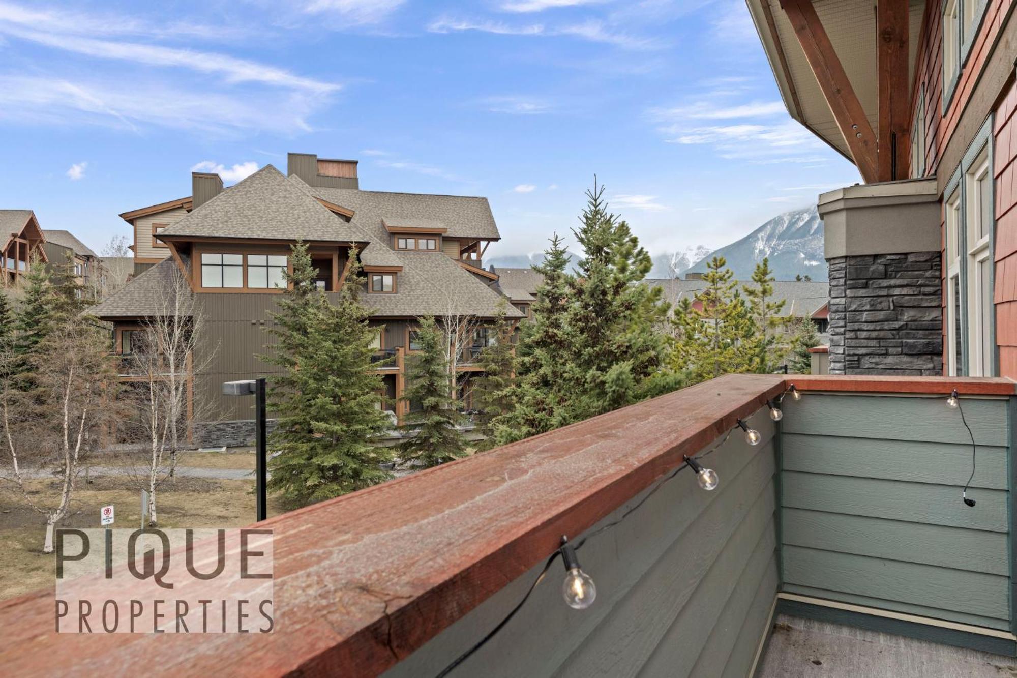 Mountain Loft Retreat, Heated Pool & Hot Tub, Ug Parking, Balcony, Wifi! Apartment Canmore Bagian luar foto