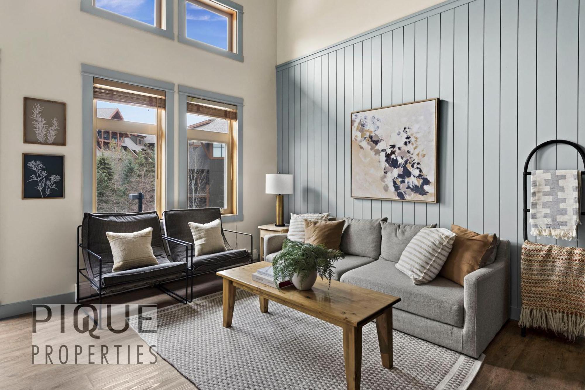 Mountain Loft Retreat, Heated Pool & Hot Tub, Ug Parking, Balcony, Wifi! Apartment Canmore Bagian luar foto